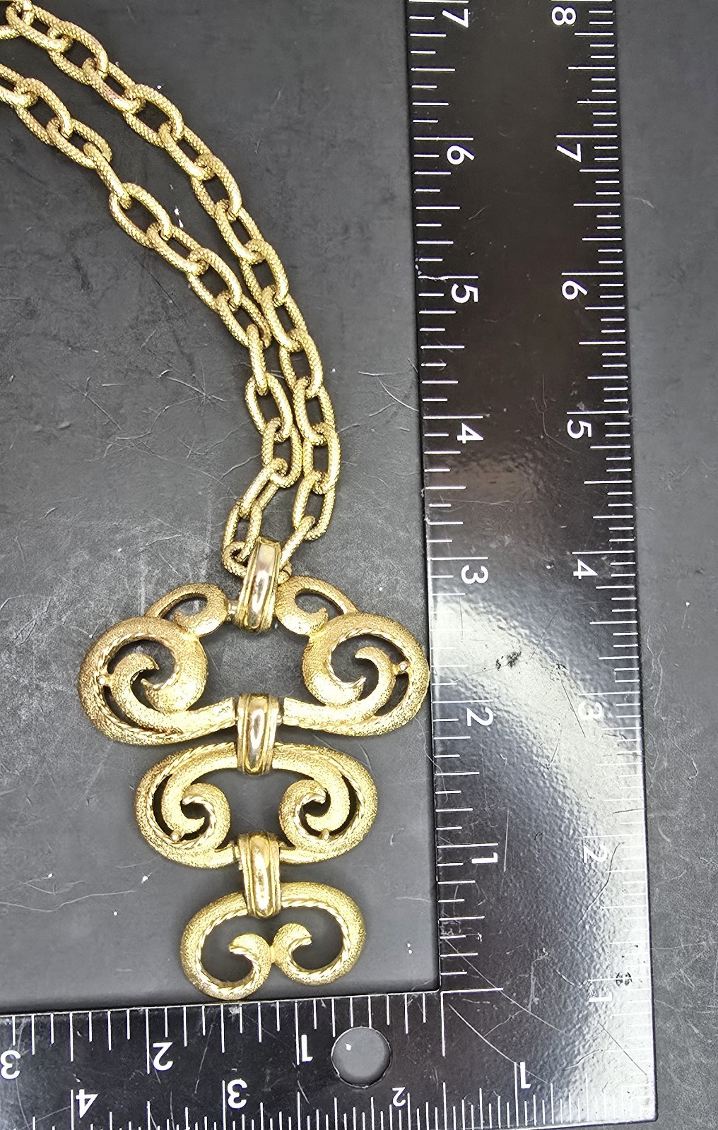 Vintage Gold Tone Chunky Chain Necklace Articulated Brushed Texture Pendant 20”