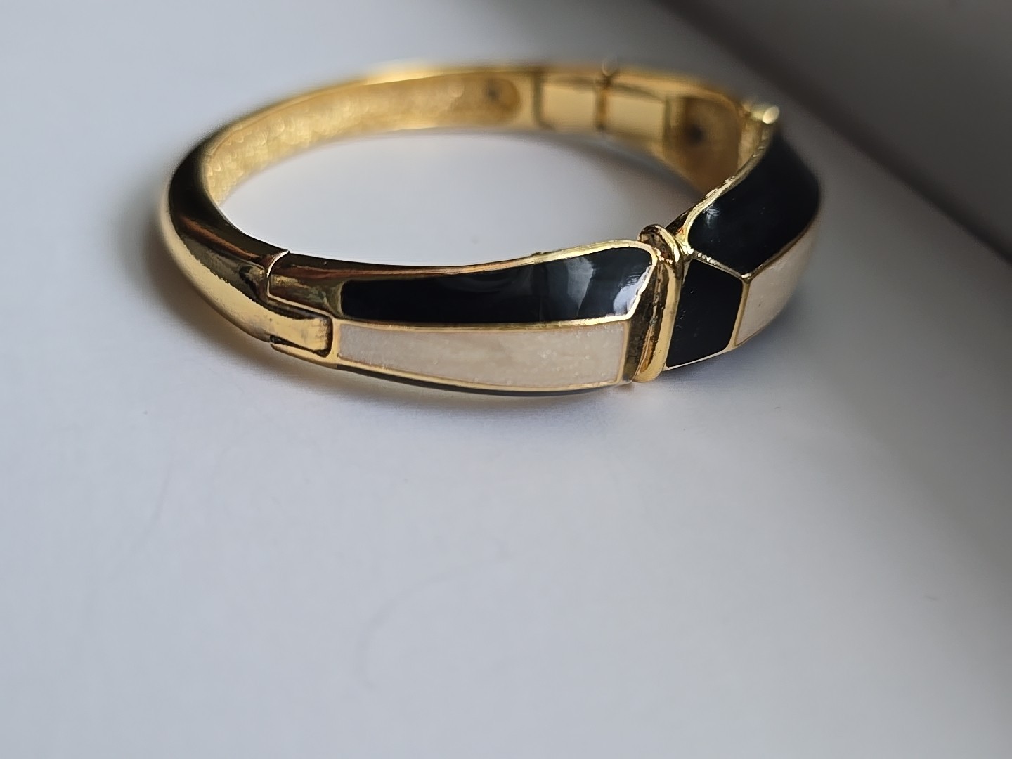 Vintage ORENA PARIS Gold Tone BLACK OFF WHITE Enamel Bangle Bracelet 6.5″