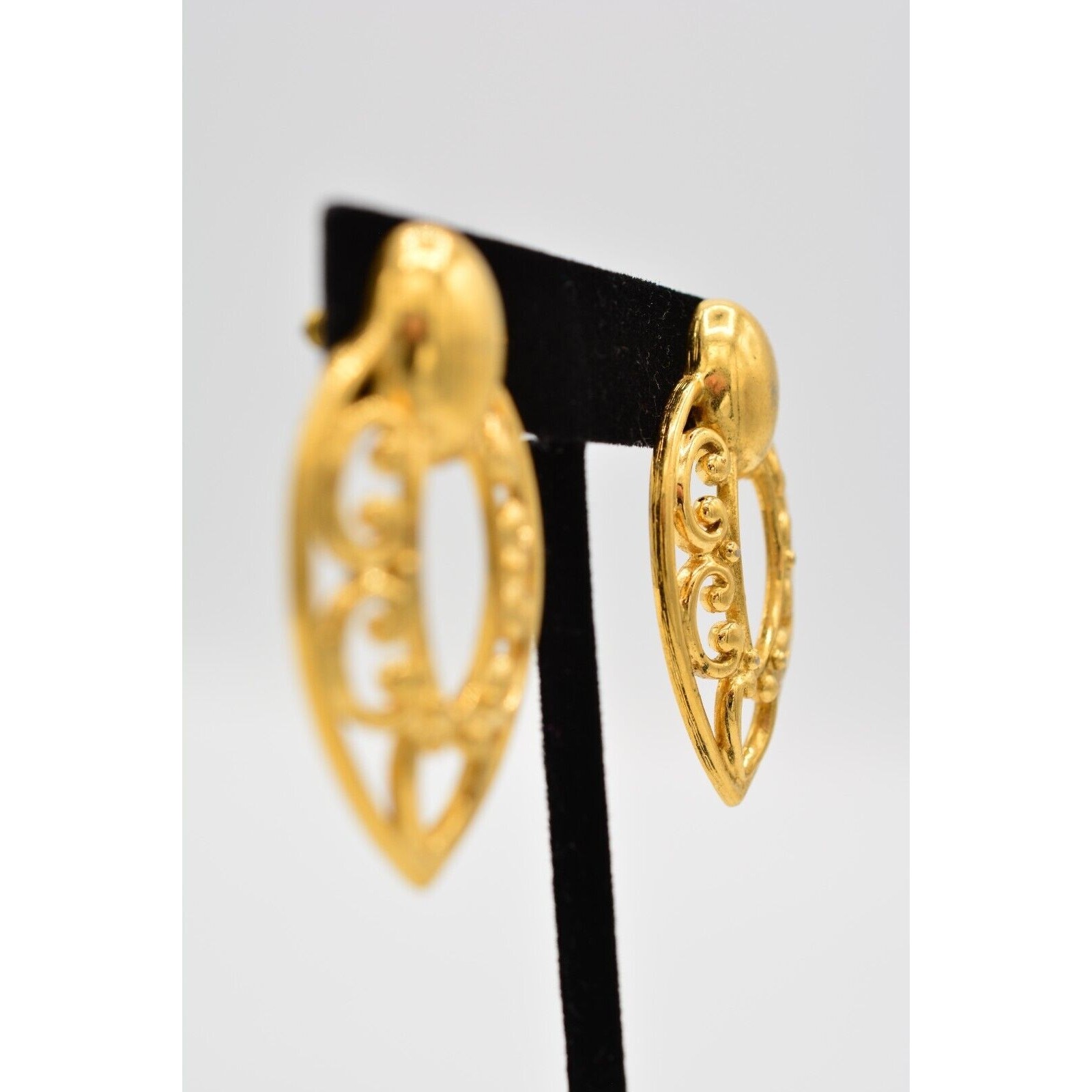 Vintage Retro Post Dangle Earrings Gold Tone Filigree Drop Chunky 1980s Bin1