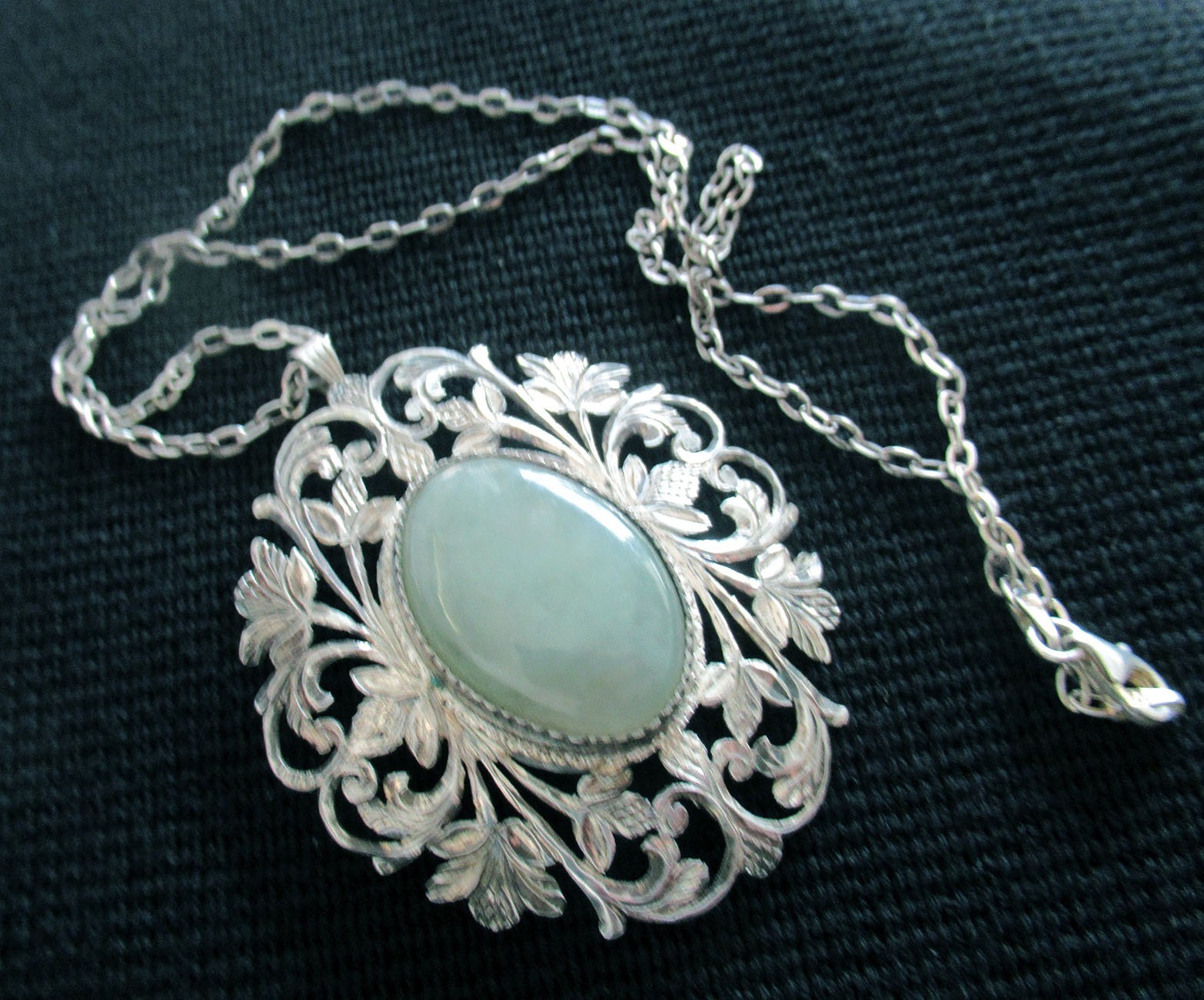 VINTAGE STERLING PENDANT NECKLACE w JADE?, 2 3/8 INCHES PENDANT, 18 IN CABLE CHN