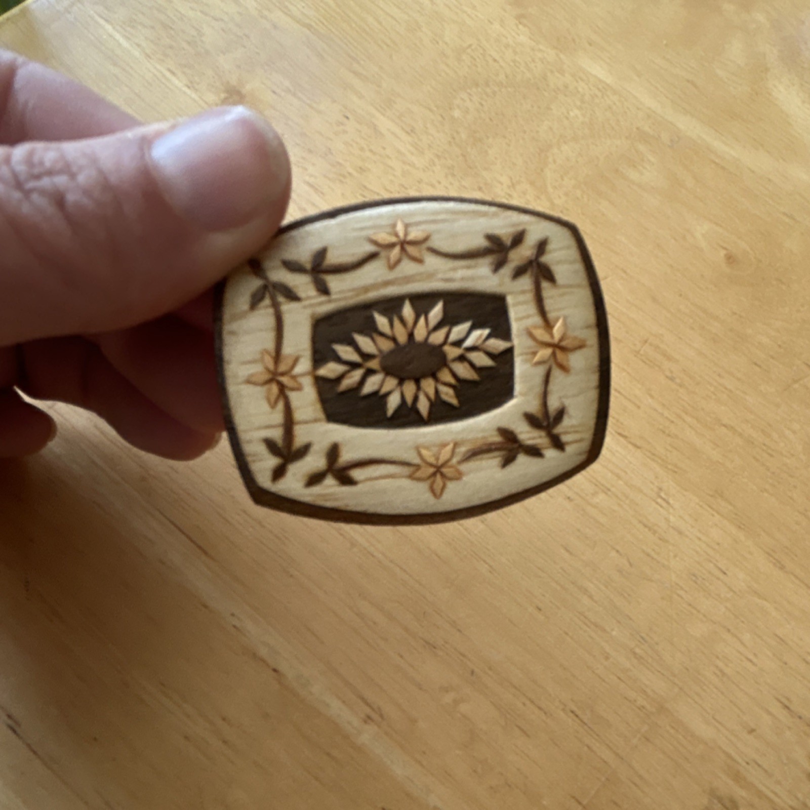 Vintage wooden floral brooch brown beige rectangular 2 inch flowers & plants