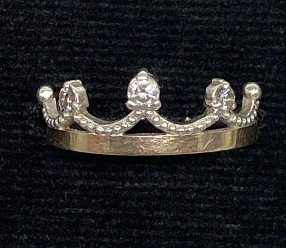Vintage “Crown”Ring Sterling Silver 925 Gold 375 test .Size 4.75. Weight 1.52 g.