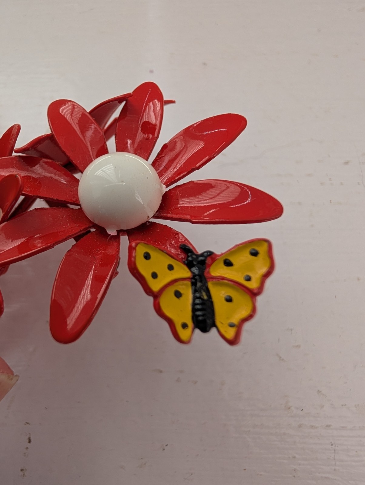 Vintage Red Enamel Daisy Flower Cluster Brooch Retro 1960’s ladybug