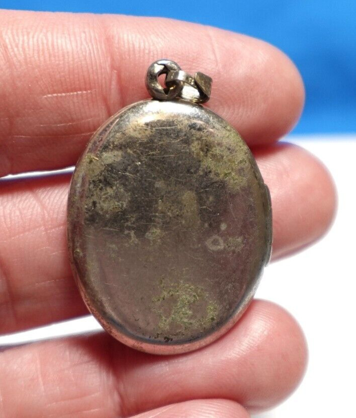 STERLING SILVER LOCKET OVAL VINTAGE 5.3 GRAMS 20 X 30 MM J-433