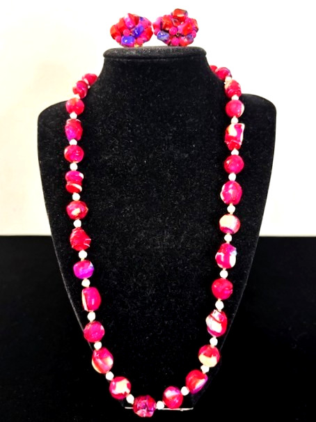 VTG Signed VOGUE Dip Dyed HOT PINK PURPLE RED WHITE Bead Necklace Earrings Set
