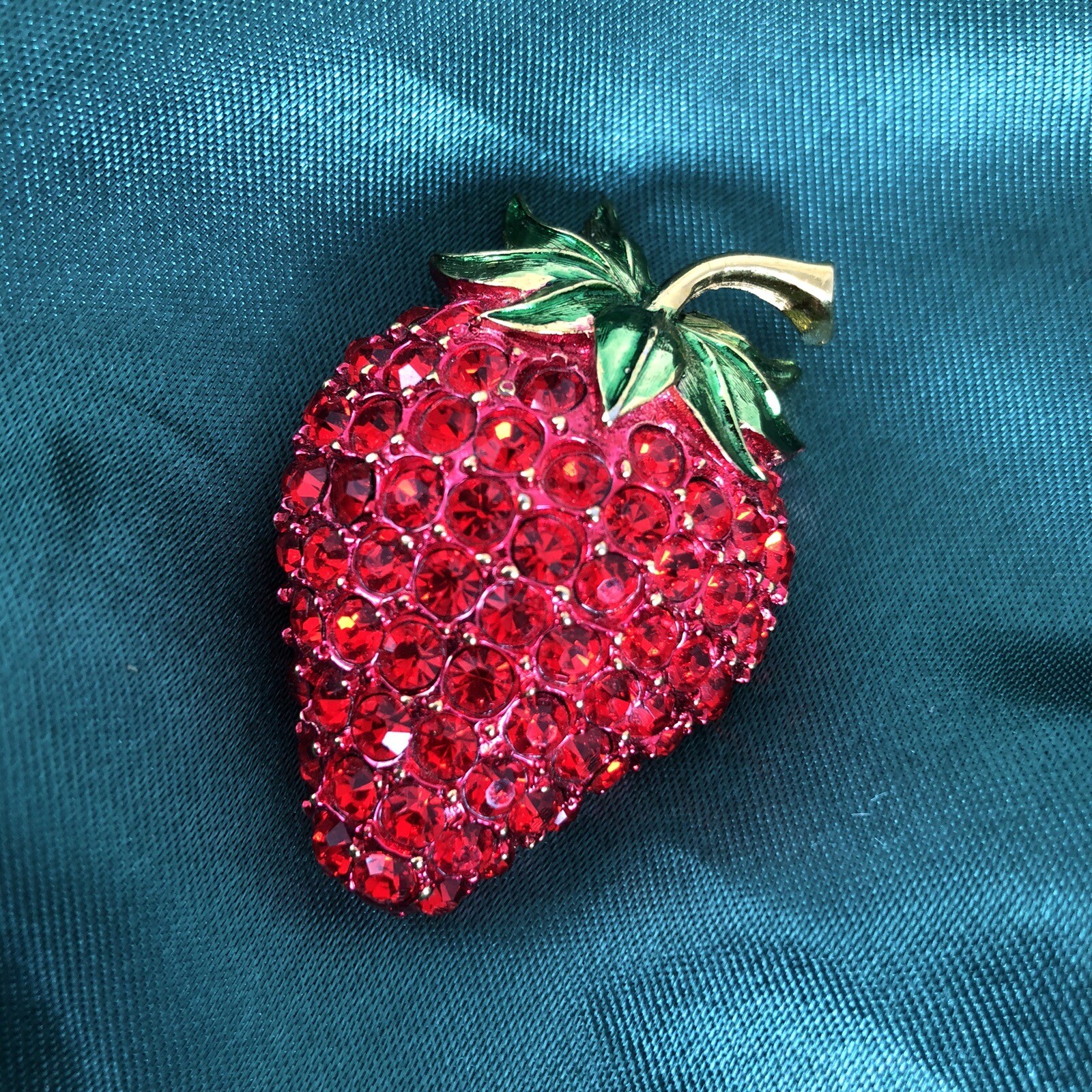 Red Crystal Strawberry Brooch Pin Signed Revere Green Enamel Gold Tone 2″