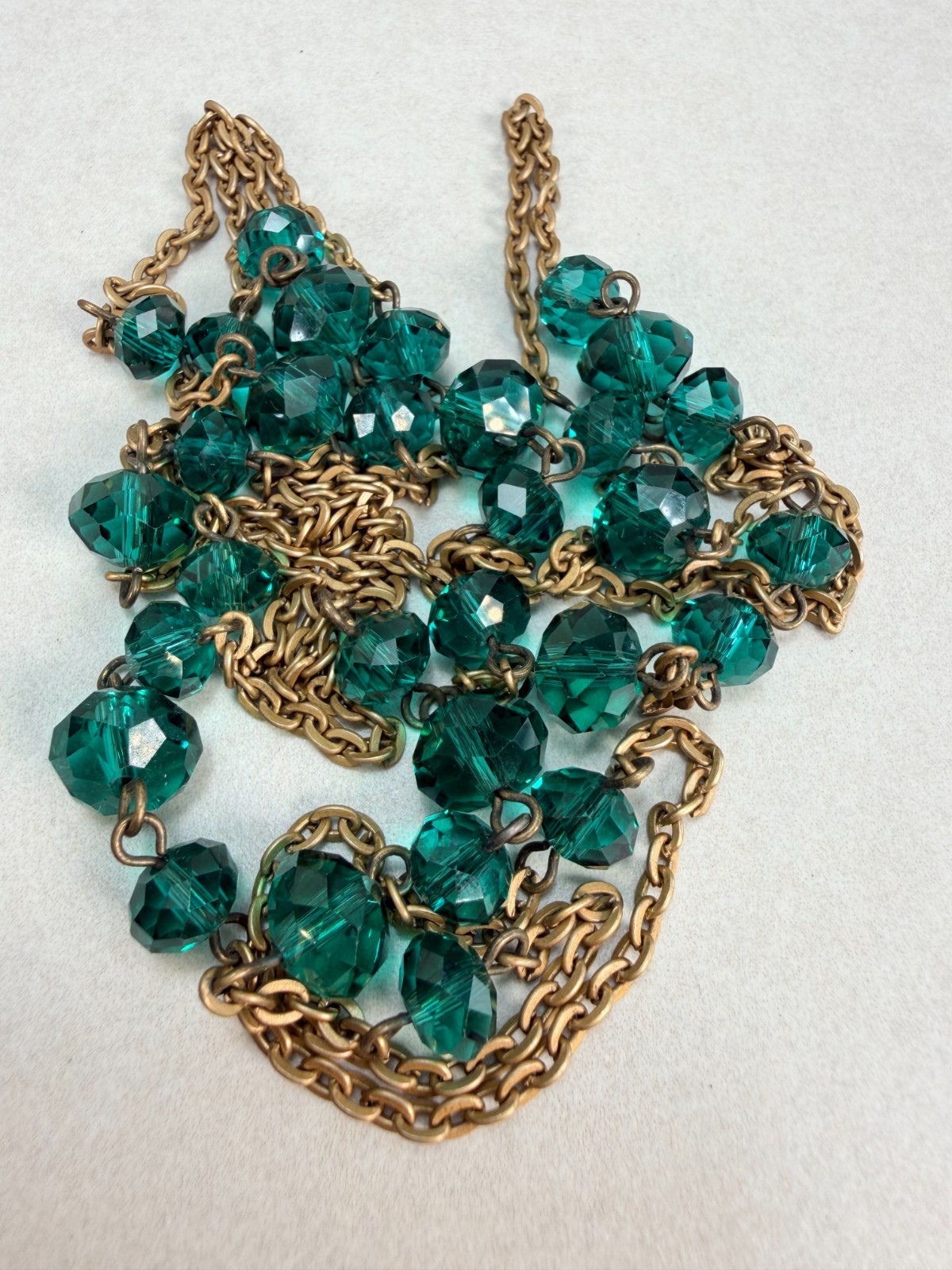 Vintage Beautiful Long Emerald Green Crystal Station Necklace Gold Tone Chain