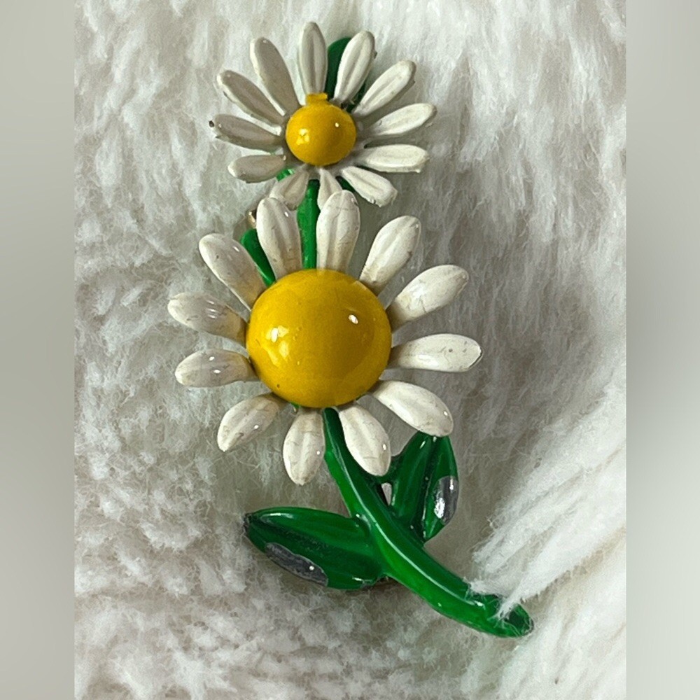 Vintage Daisy Flower Enamel Brooch Pin Yellow White Green Approximately 2”