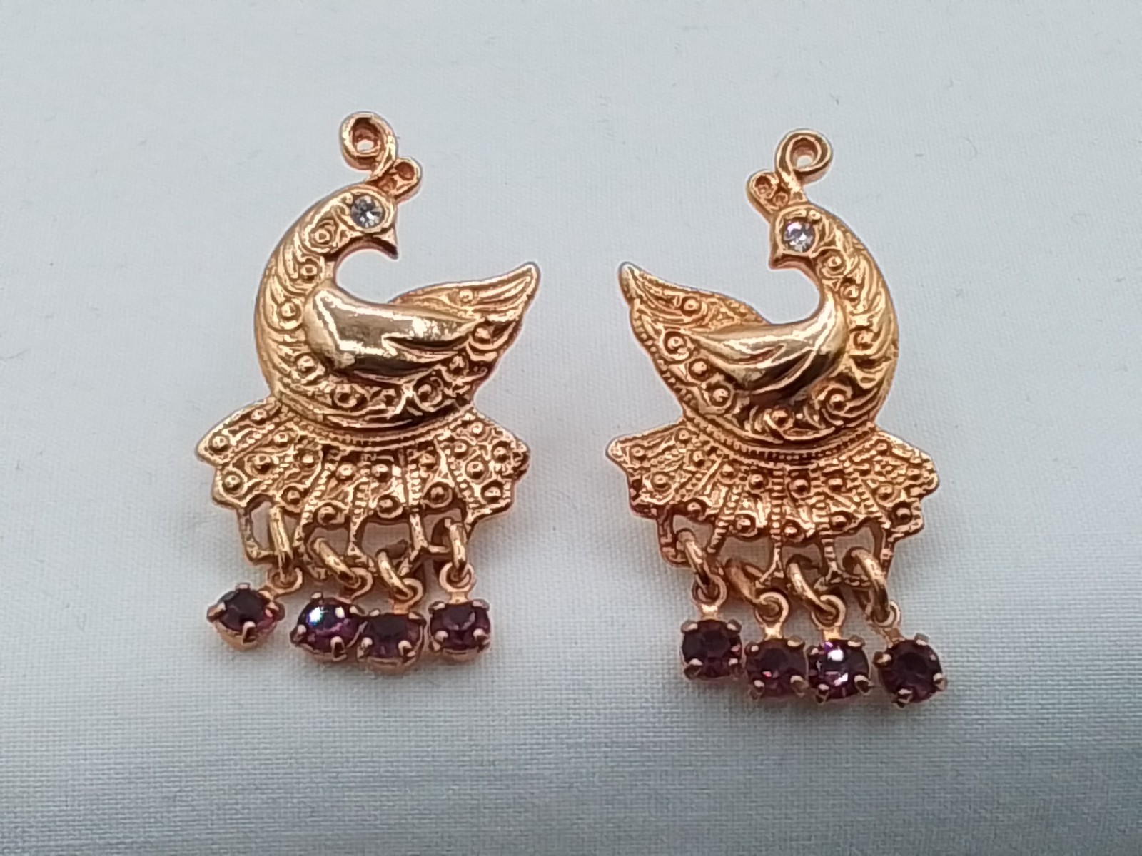 ROYAL PEACOCK BIRD PURPLE PRONGED RHINESTONE VINTAGE ESTATE PIERCED EARRINGS
