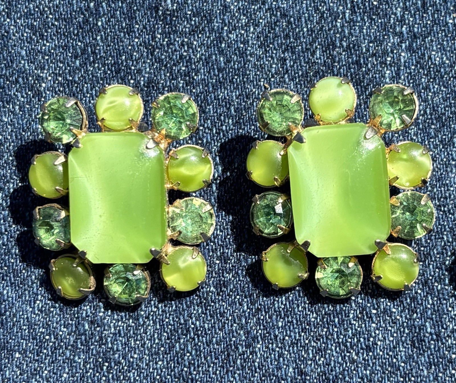 Stunning Vintage Green Brooch and Earrings Set. Excellent Condition
