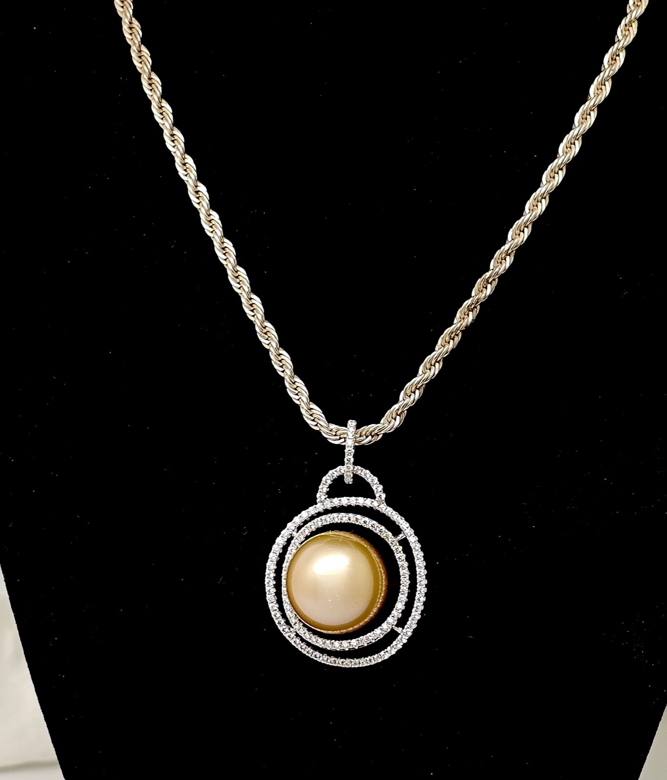 SPARKLY 18K WHITE GOLD DOUBLE WAVY EDGE DIAMOND HALO CHAMPAGNE PEARL PENDANT