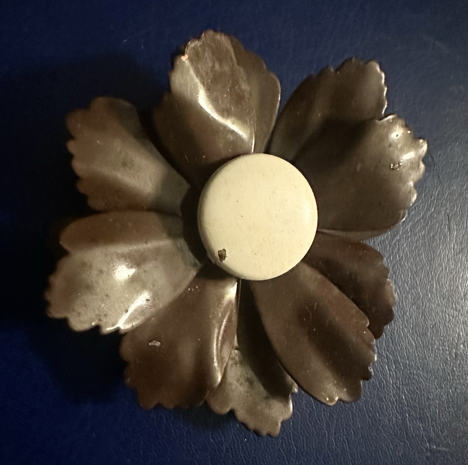 BROWN & WHITE Enamel LARGE Flower Pin Brooch Vintage