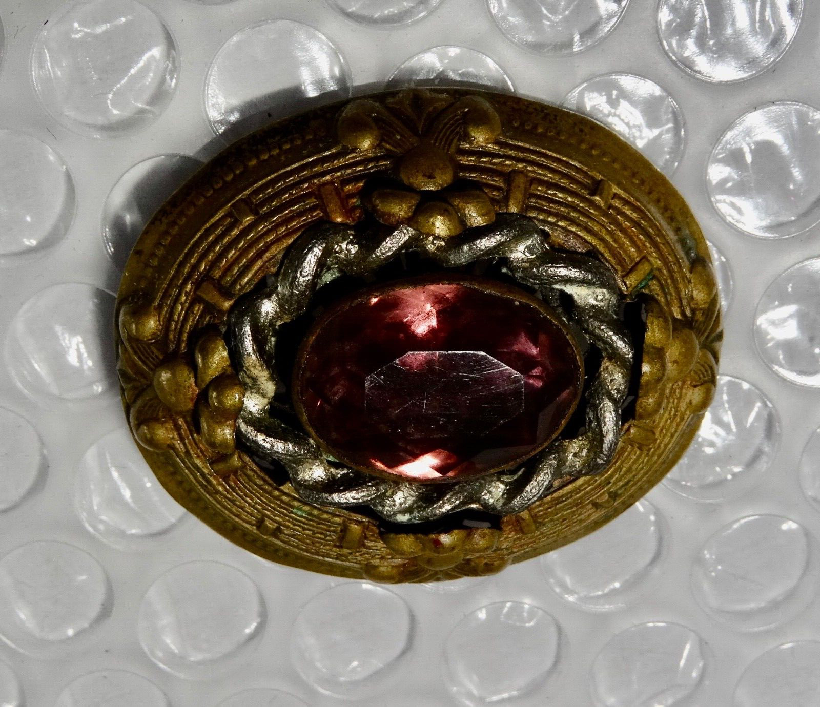 bROOCH ETRUSCAN REVIVAL PURPLE GLASS BRASS SILVER TONE VINTAGE JEWELRY neocurio