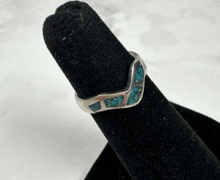 Sterling Silver Crushed Turquoise Inlay Ring – Vintage Southwest – Size 4.25