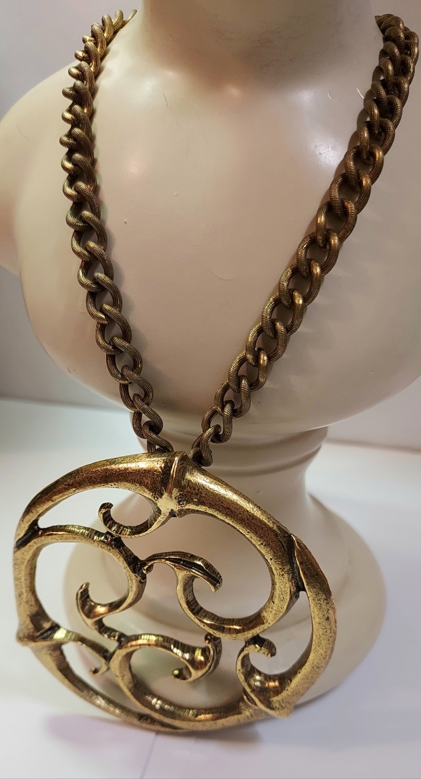 Vintage Alva Museum Replicas Necklace Celtic Knot Circle 70s Statement Gold Tone