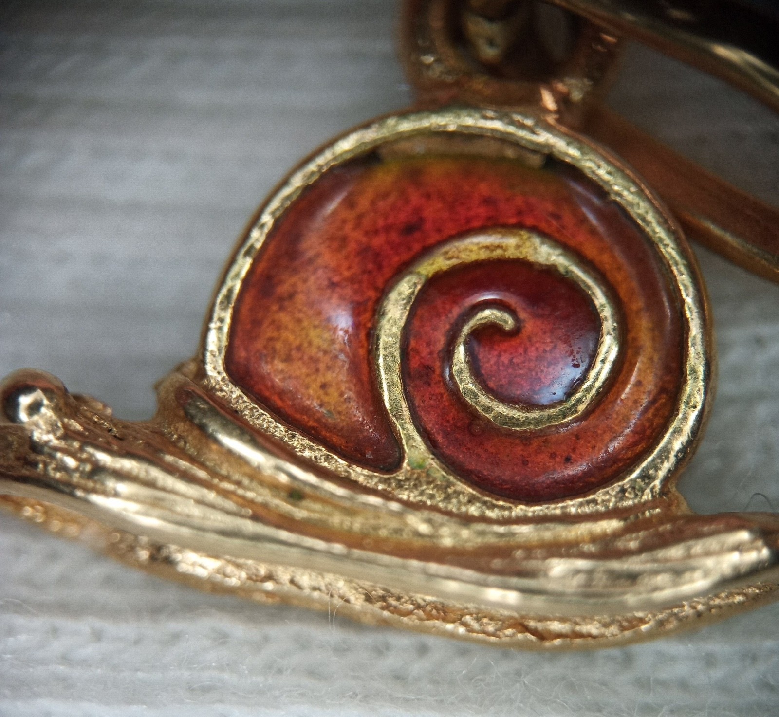 Vintage 18k Yellow Gold 750 Enameled Snail Double-sided Flat Charm (1 gram)
