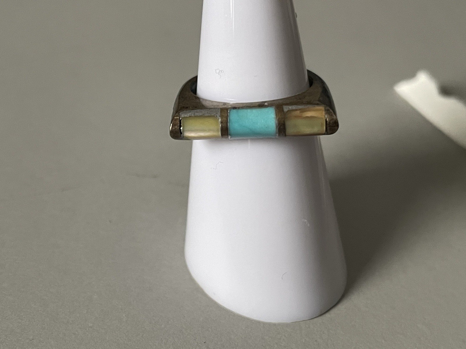 Turquoise & Shell/Stone Inlay Modernist Band Ring Unmarked Silver Tone Size 5.5