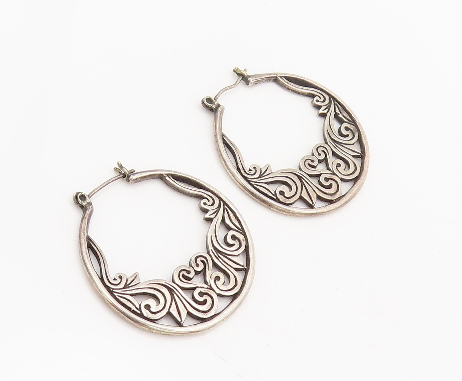 925 Sterling Silver Vintage Cutout Carved Swirly Heart Round Earrings EG12504