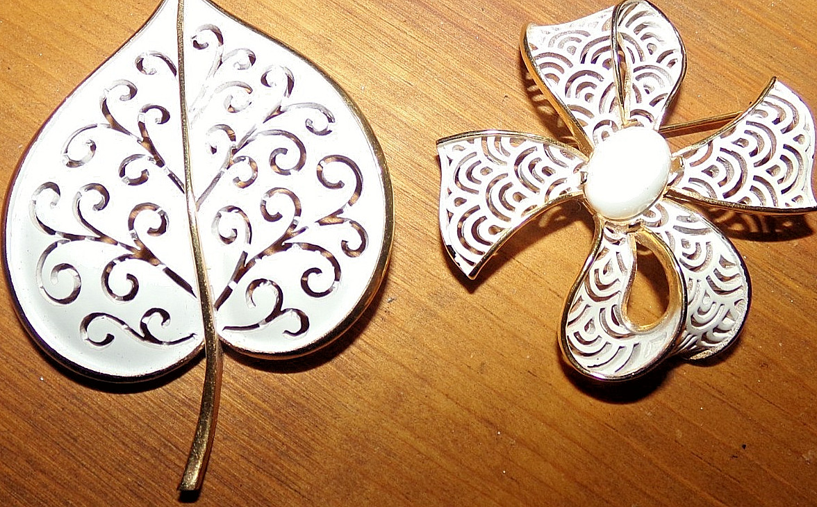 CROWN TRIFARI signed white enamel pin lot-OMG!!!