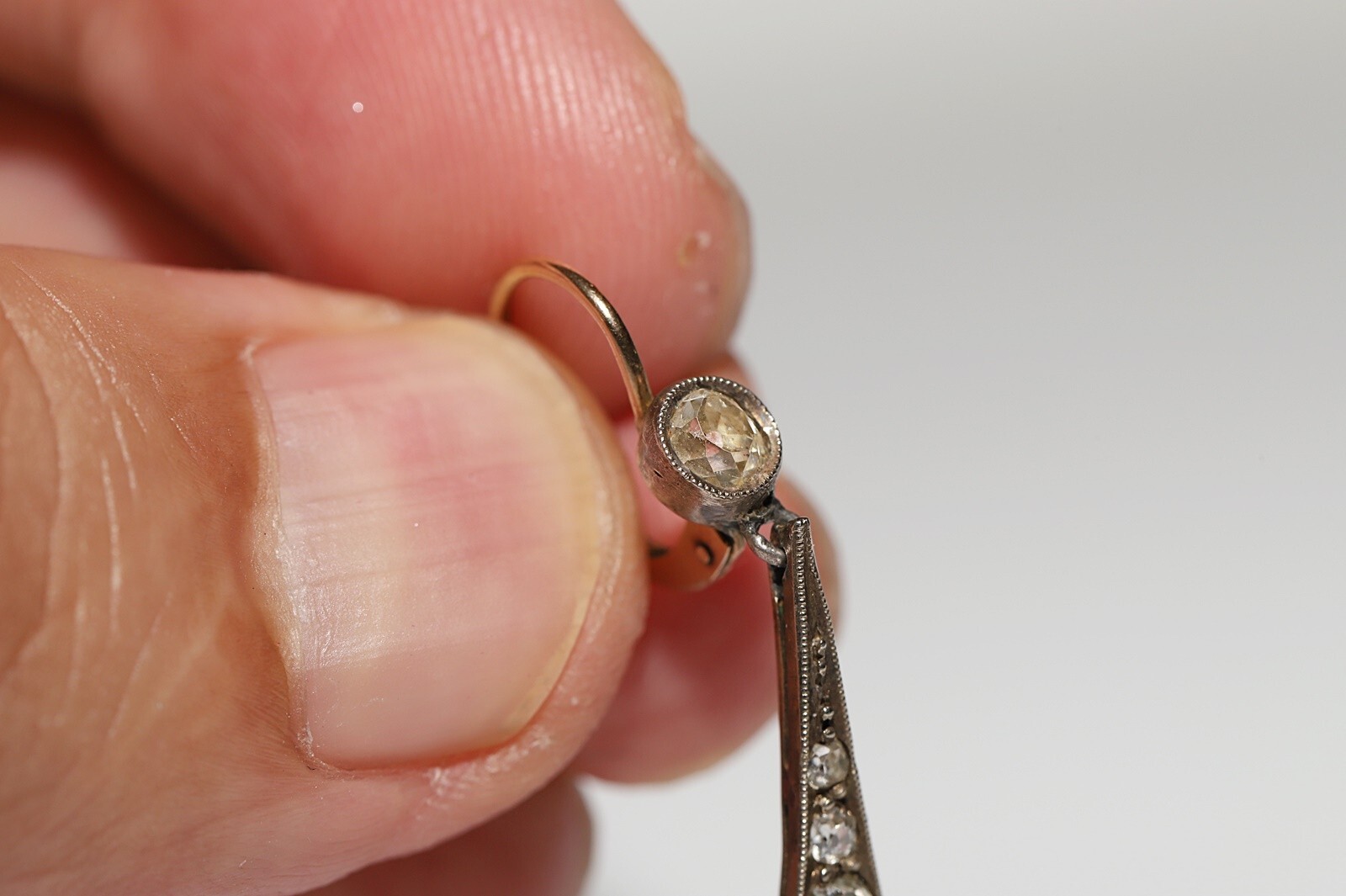 Antique Art Deco Circa 1920s 18k Gold Top Silver Natural Diamond Drop Earring