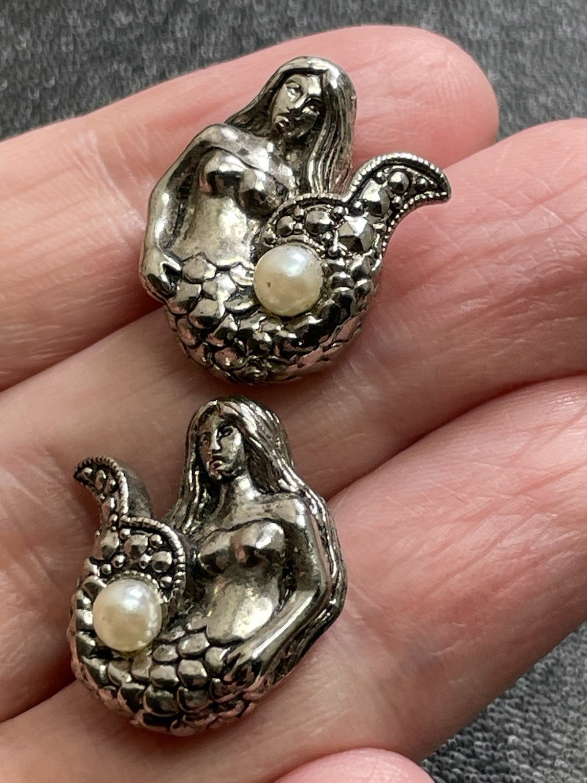 Vintage 2/3” Mermaid Faux Pearl Stamped Silver Tone Drop Earrings