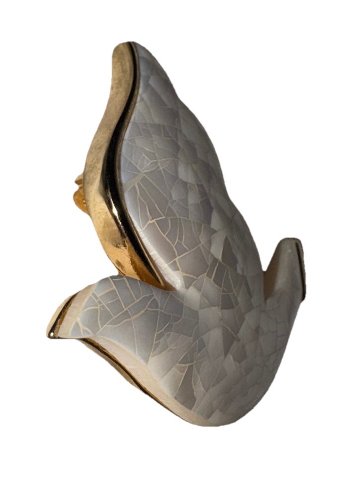 Vintage Mother Of Pearl Dove Brooch/Pin – Liz Claiborne