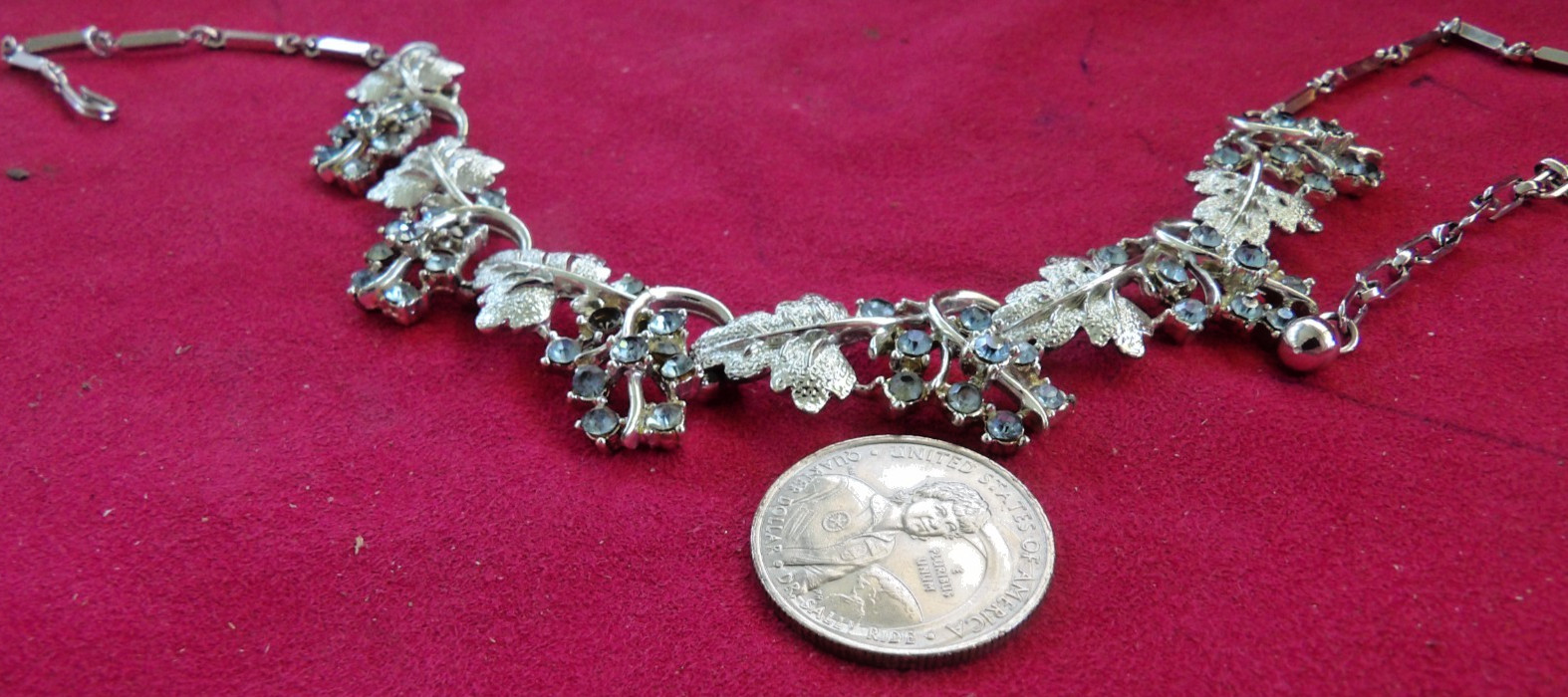 VTG 60S/70S/80S NECKLACE 18″ SIVER TONE ALL STONES PRESENT