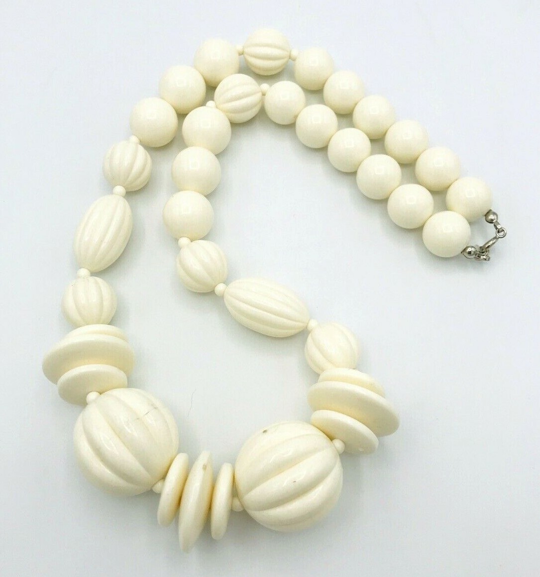 Off White 60’s Vintage Plastic Necklace 23″