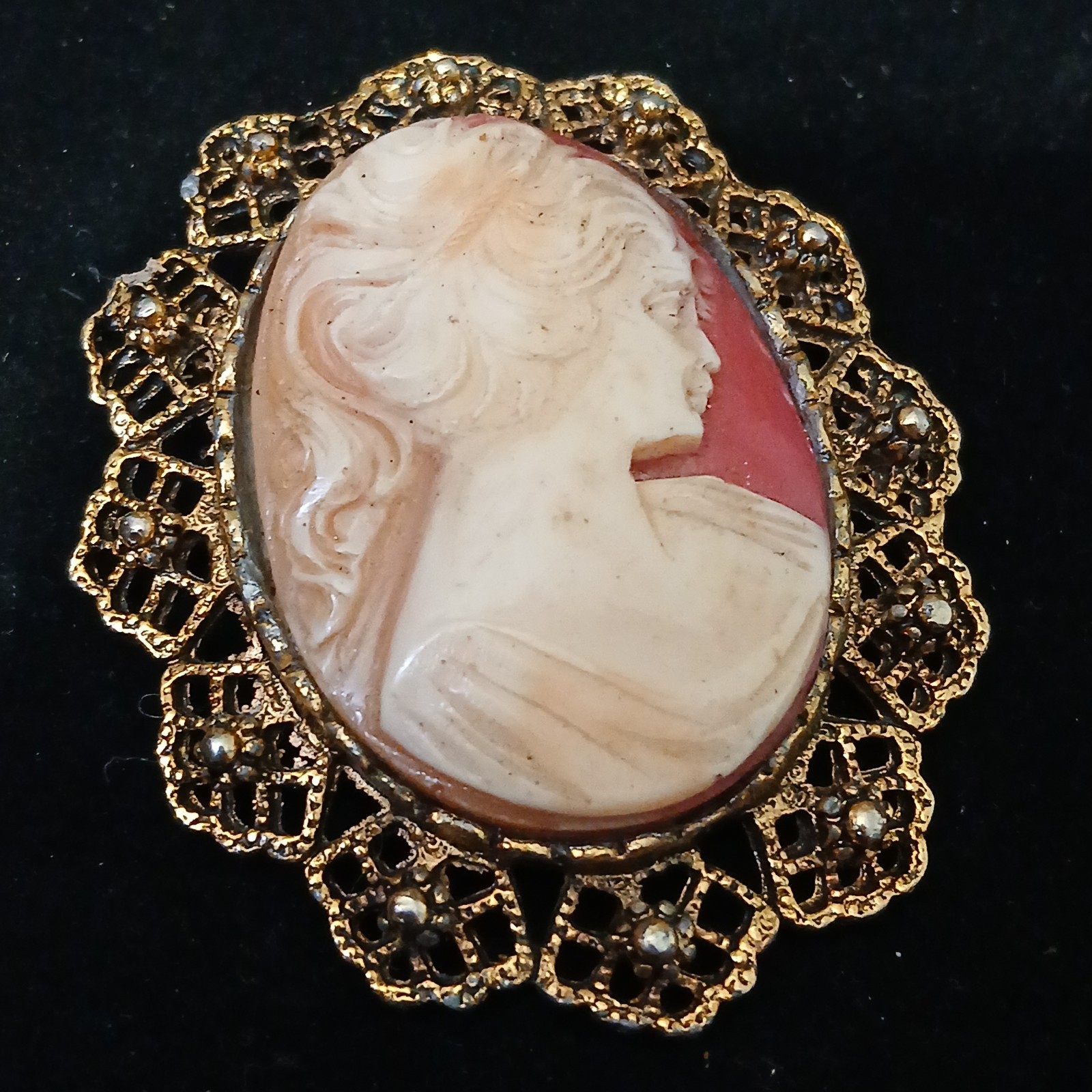 Vtg Cameo Brooch Pin Pendant Ornate Filigree Marcasite Gold Tone Shell 2.25″