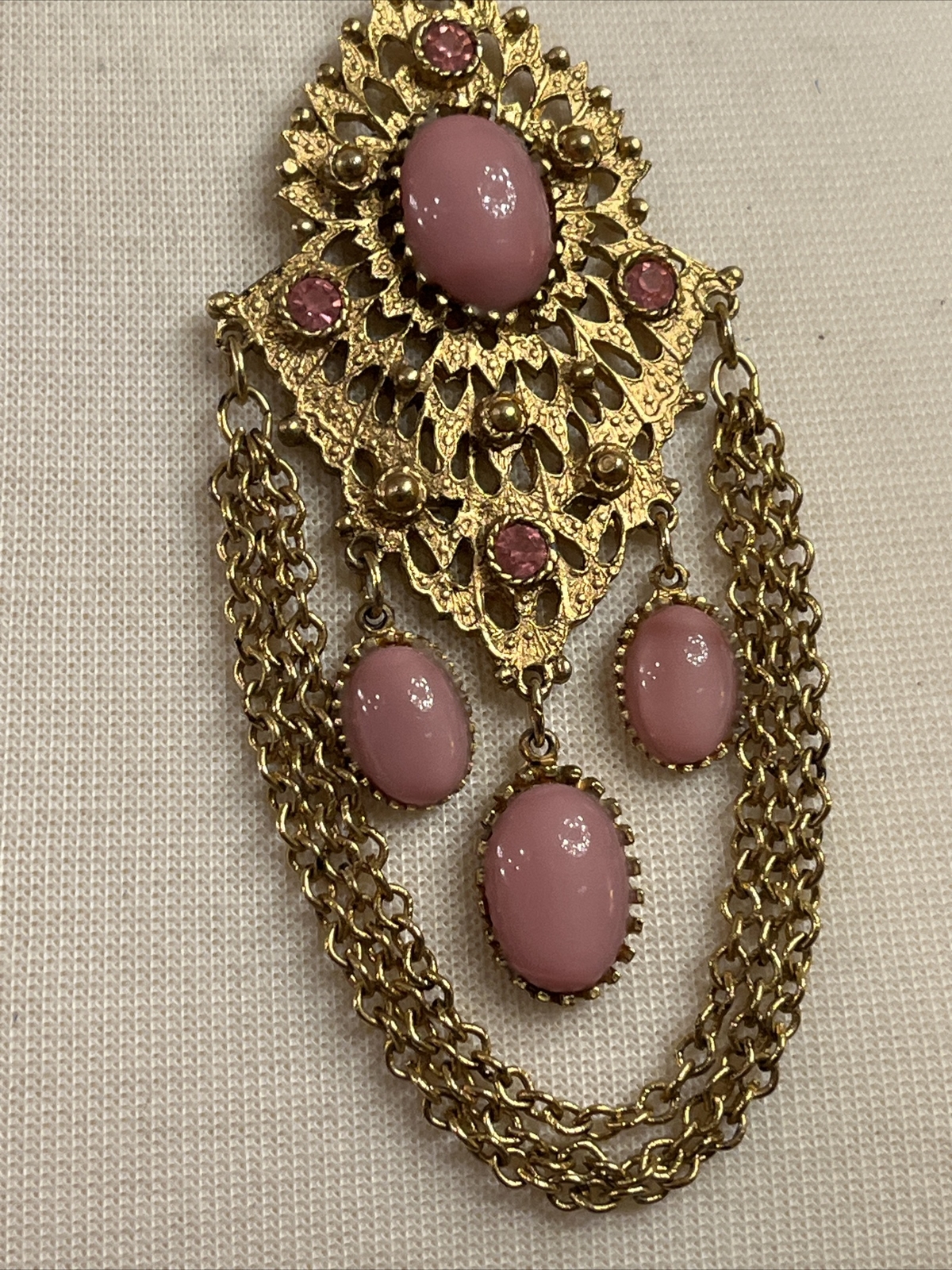 Vintage Pink Gripoix Glass Cabochon Dangle Drop Ornate Pendant Necklace Gold