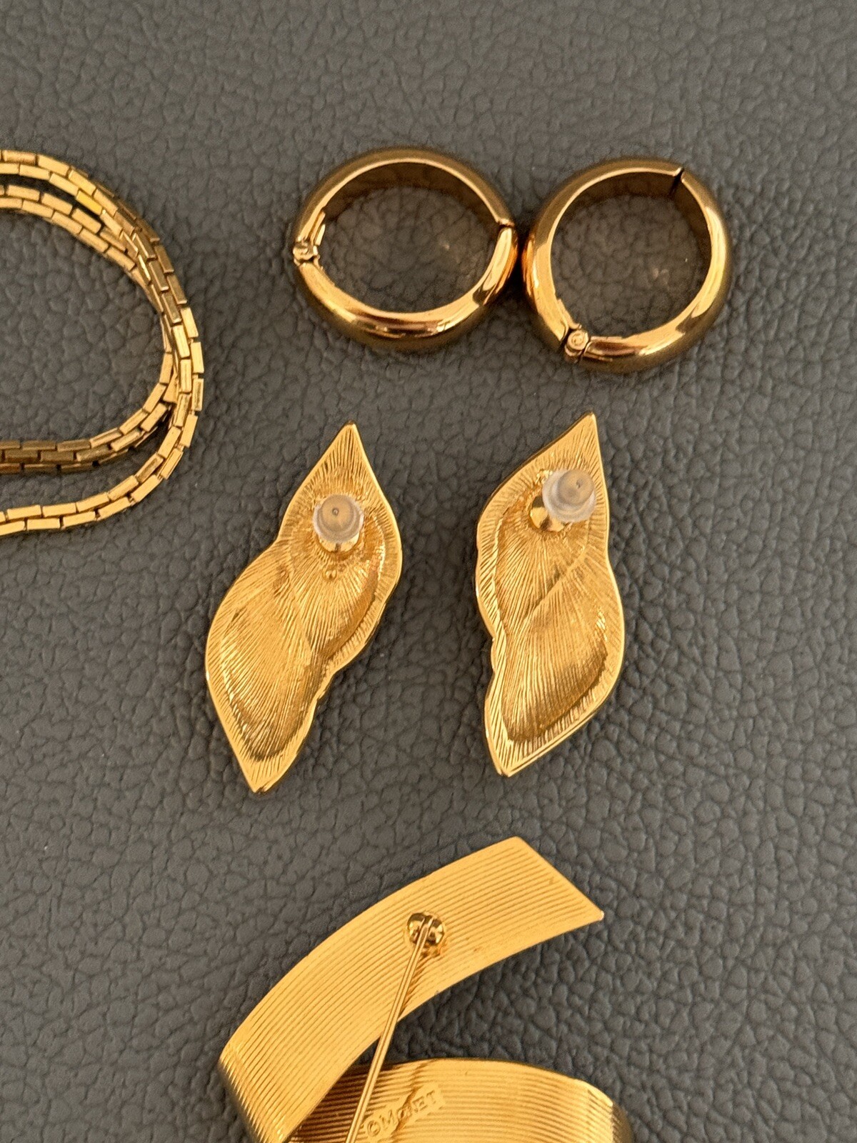 Vintage MONET Jewelry Chain Necklaces Brooch Earrings Lot Of 5 Gold Tone Marked