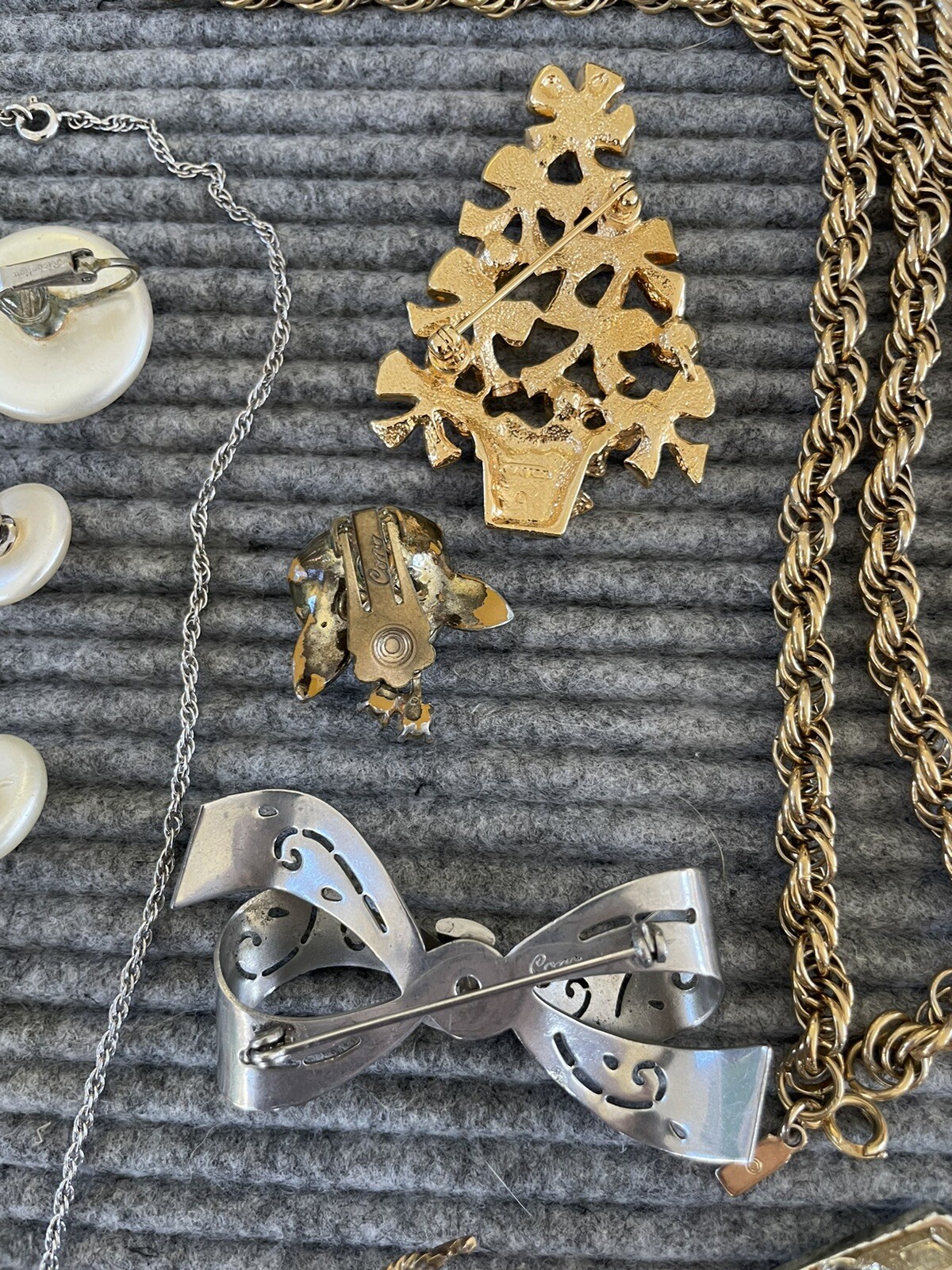Vintage Jewelry Lot Most Signed Coventry Lisner Coro Trifari Emmons Etc 20 pcs