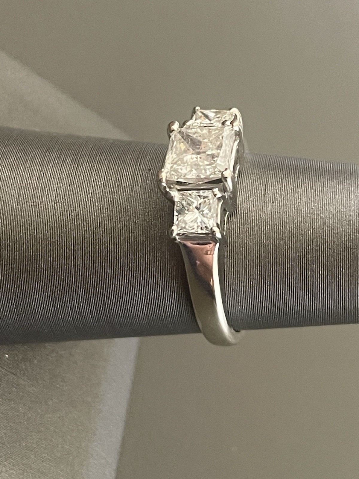 14KT White Gold 1.60CTW (1.00CT Center) Diamond Engagement Ring. Size 6.75+(X245