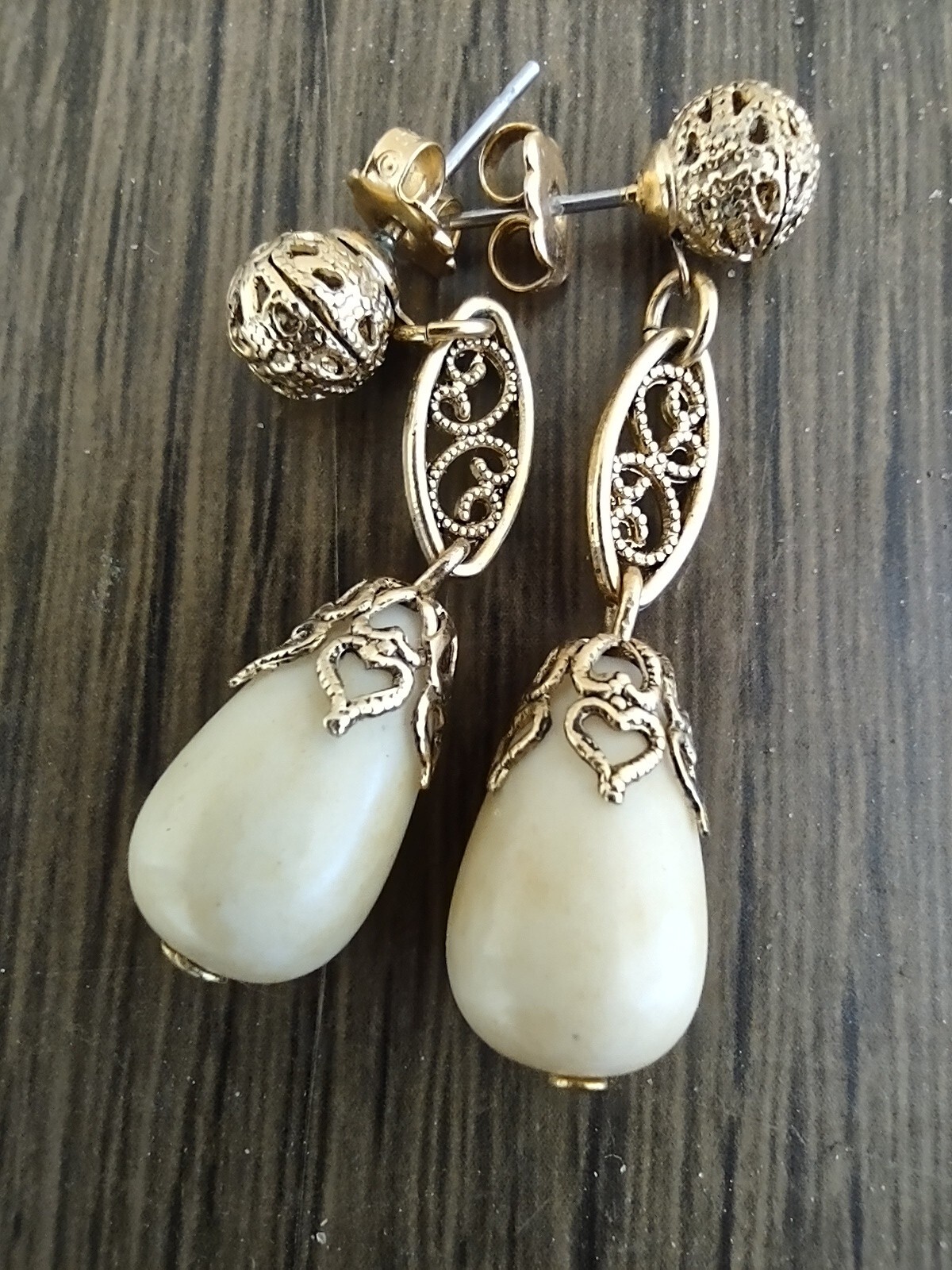 Avon Gold Tone And Ivory Filigree Preirced Drop Earrings
