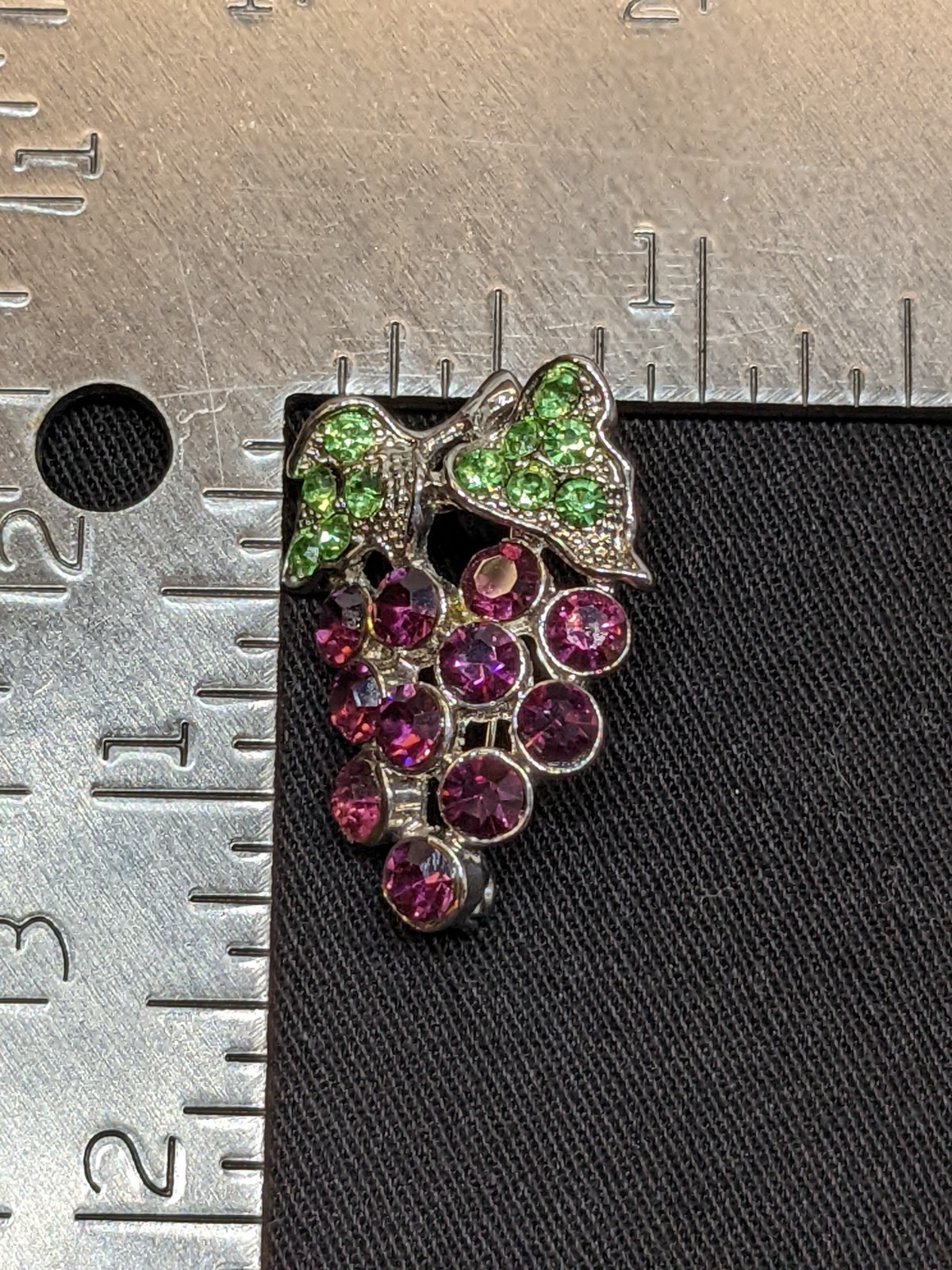 Vintage Grapes Rhinestone Brooch Pin Purple Green Crystal Silver Tone Vineyard