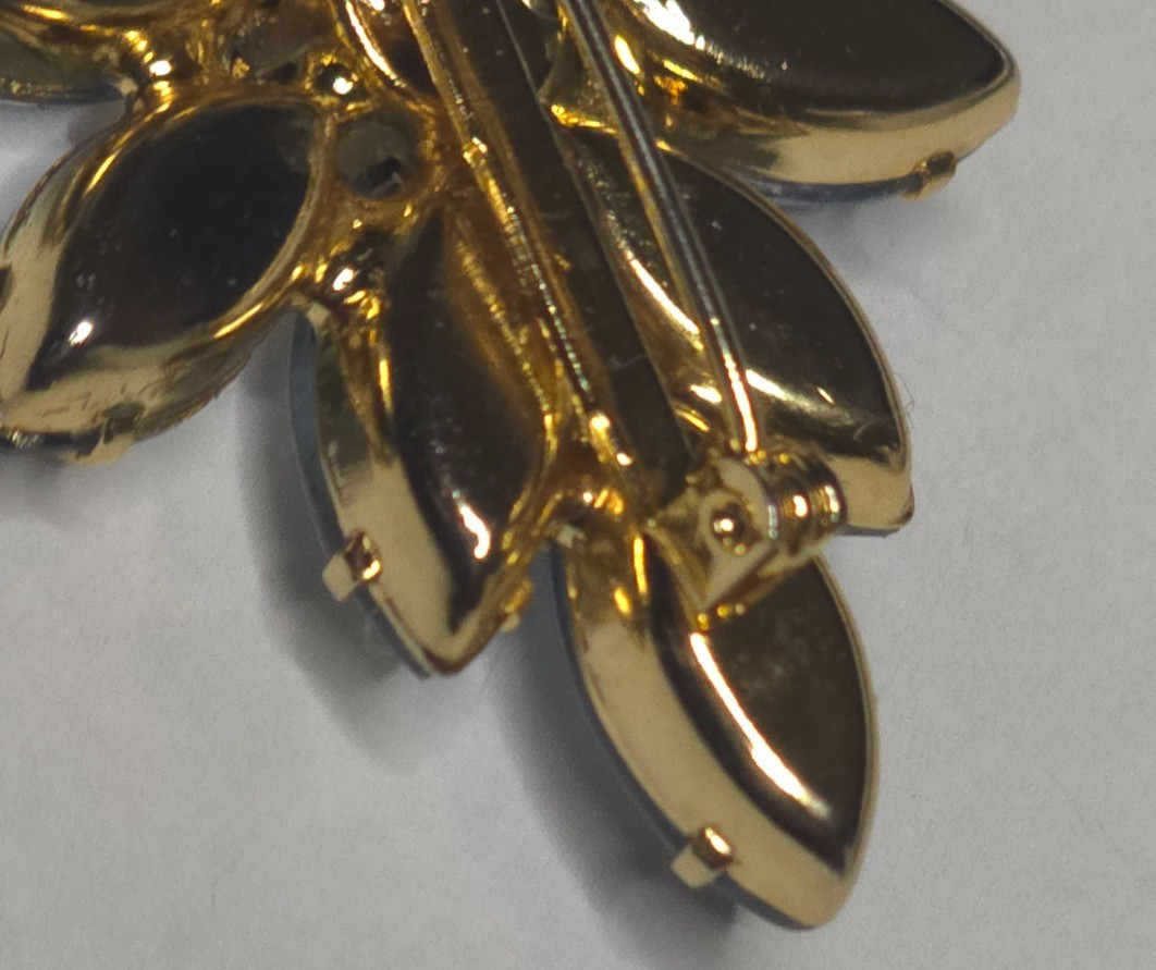 Vintage Brooch Estate blue clear aurora borealis flower gold tone 2″/1.5″