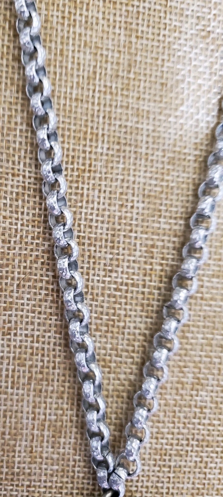 VINTAGE SOUTHWESTERN DESIGN ROUND 2 1/2″ PENDANT W/19″ CHAIN, ALUMINUM