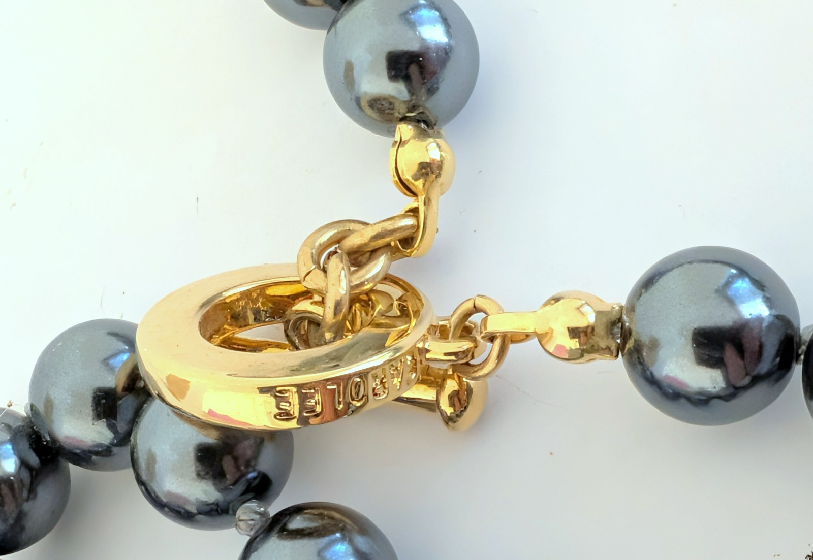 Beautiful Vintage Carolee Dark Gray/Blue Faux Pearl Bead Necklace Toggle Closure