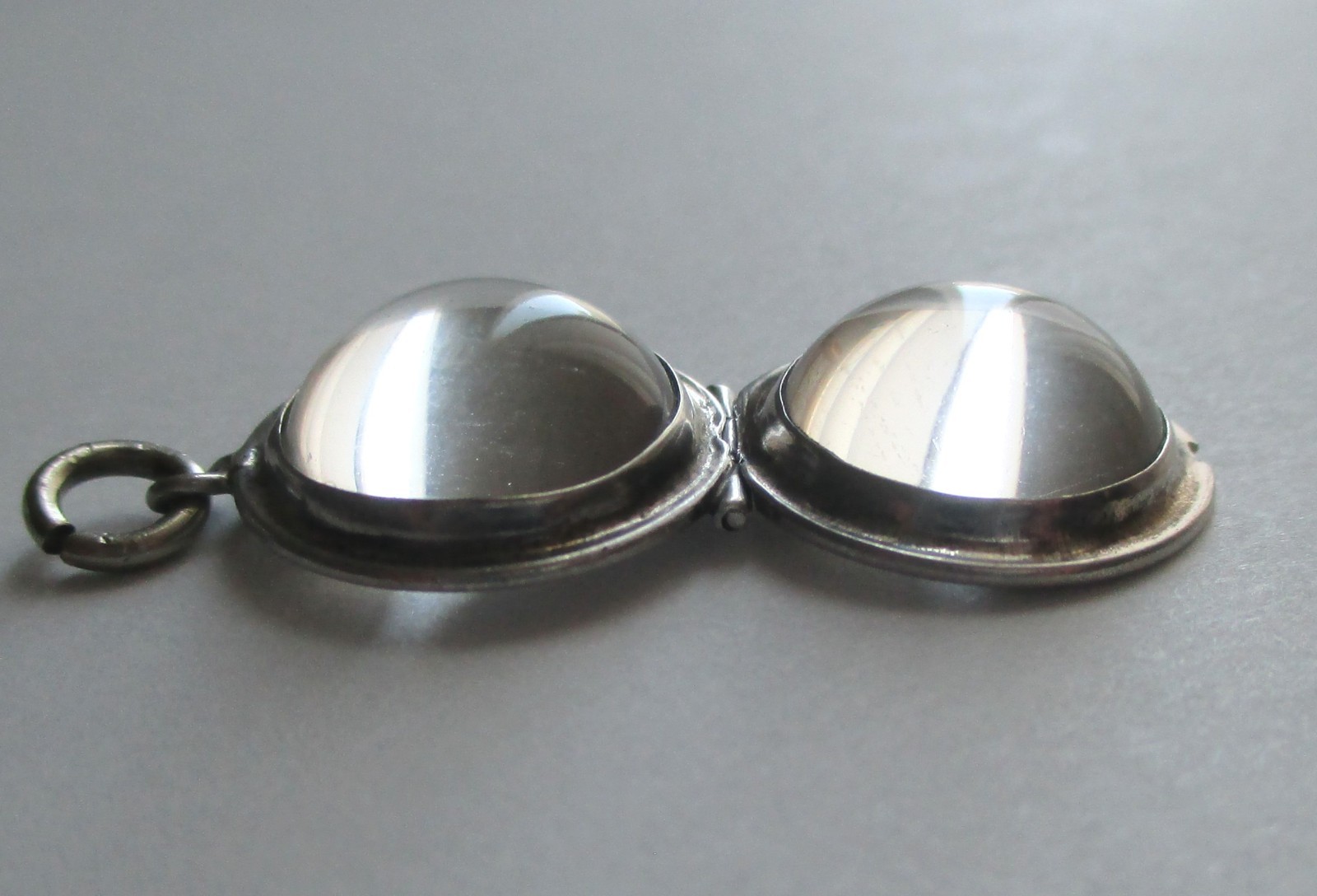 3/4in SMALL VINTAGE STERLING SILVER GLASS ORB LOCKET CHARM POOLS OF LIGHT STYLE
