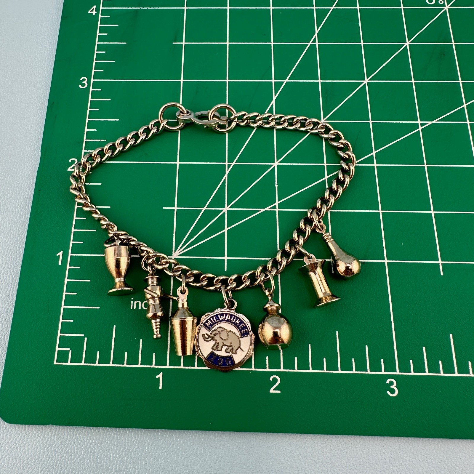 Vintage Charm Bracelet Silver Tone Sister Clasp Milwaukee Zoo Light Bulb 6.5″