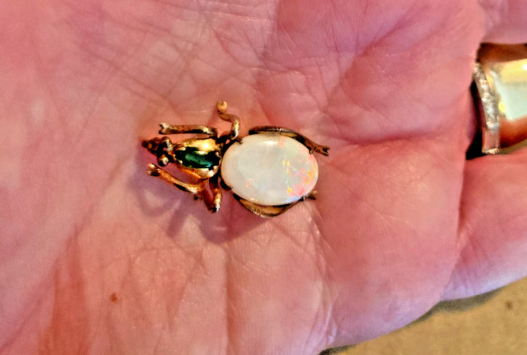 14k Insect Bug Vintage Pin 14k Gold Opal Jade Signed BIN