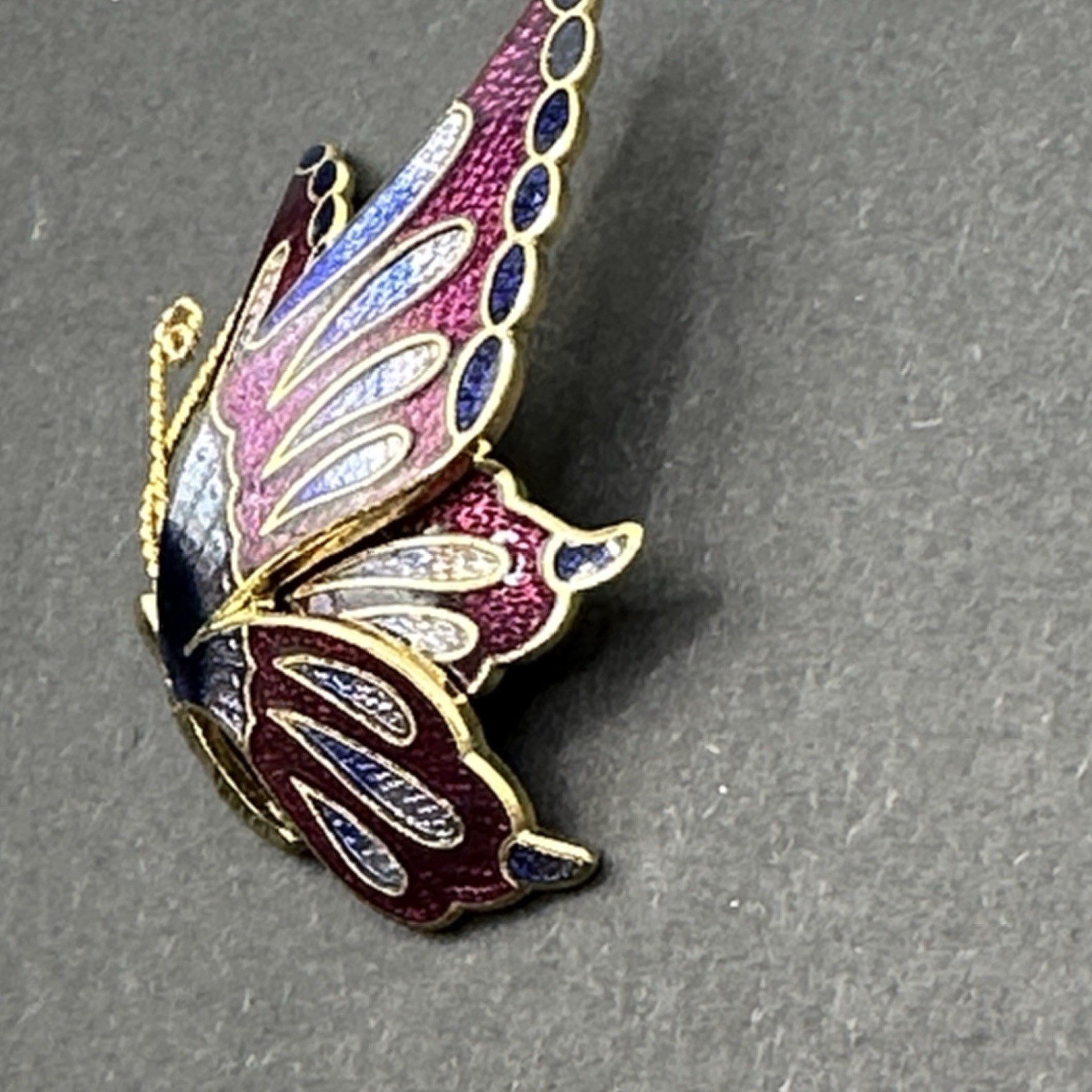 Vintage Butterfly Fish & Crown Brooch Pin J44H