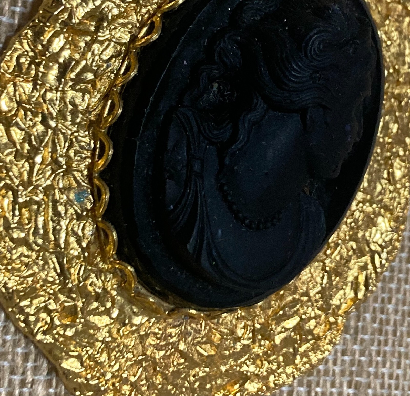 Vtg Lester JOY Signed Cameo Brooch Pin Black Resin Gold Tone Les Bernard RARE