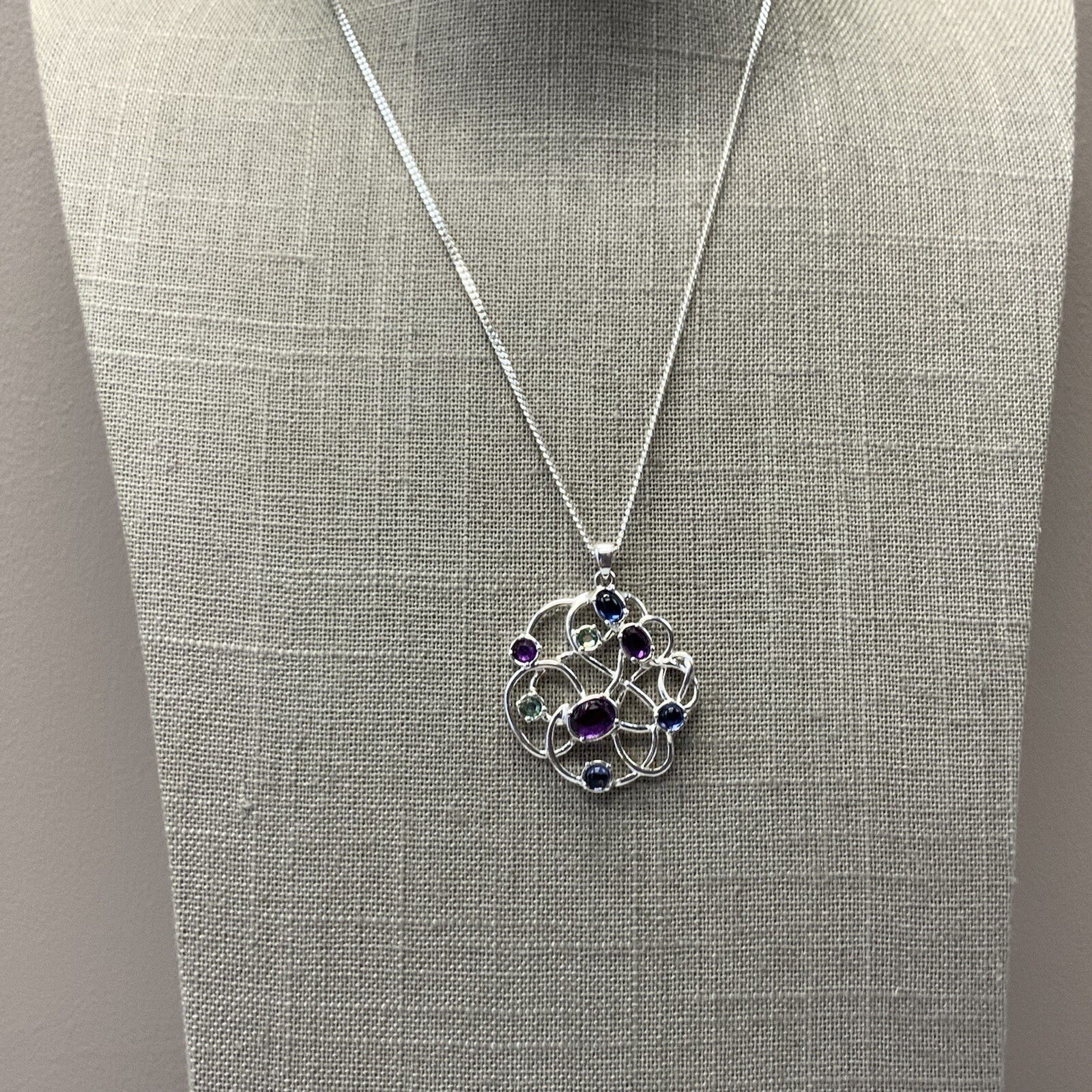 Modern avon NRT purple and blue glass tone swirl necklace in silver tone