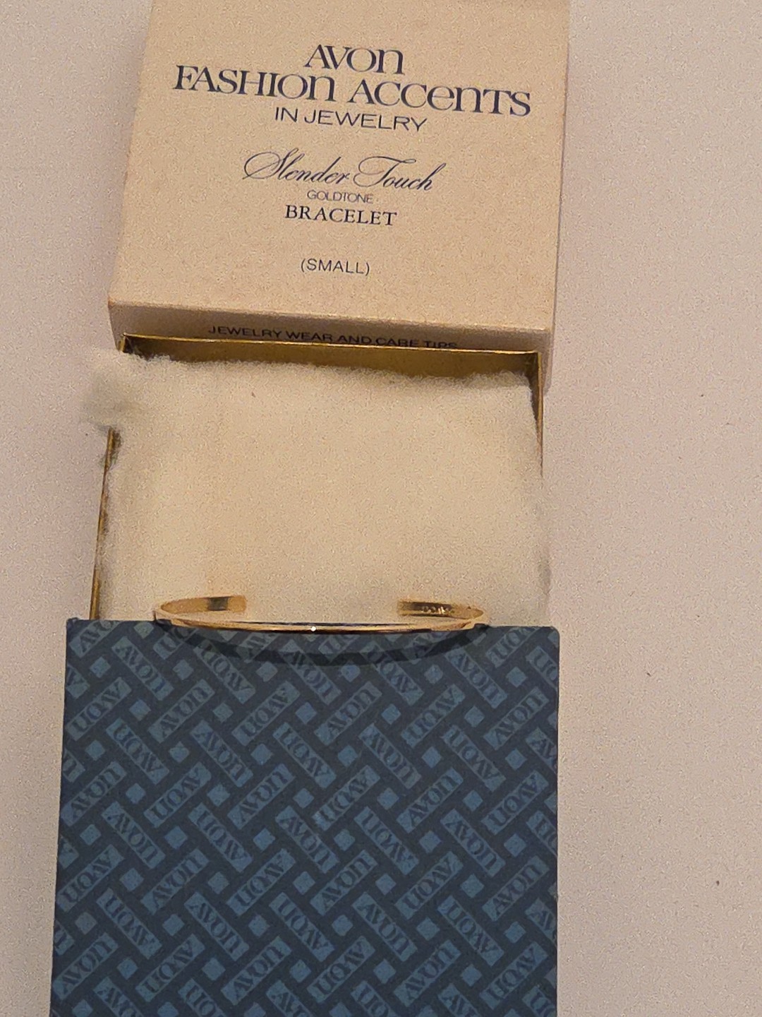 1978 Avon Slender Touch Goldtone Bracelet Size Small With Box