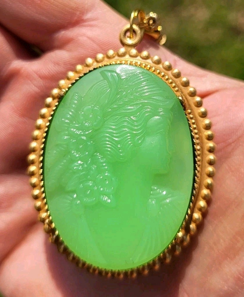 VINTAGE HASKELL 2 LADY CAMEO’S URANIUM GLASS PENDANT MONET BAMBOO NECKLACE OOAK