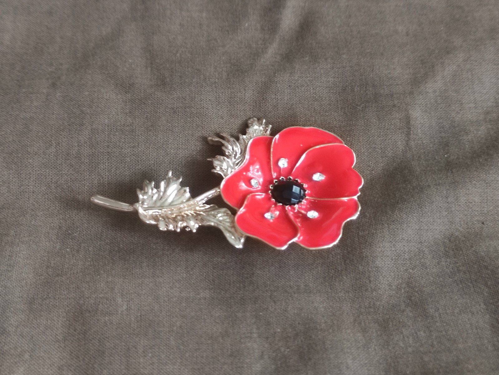 Elegant Red Poppy Flower Brooch Gold Tone Enamel Symbolic Floral Jewelry