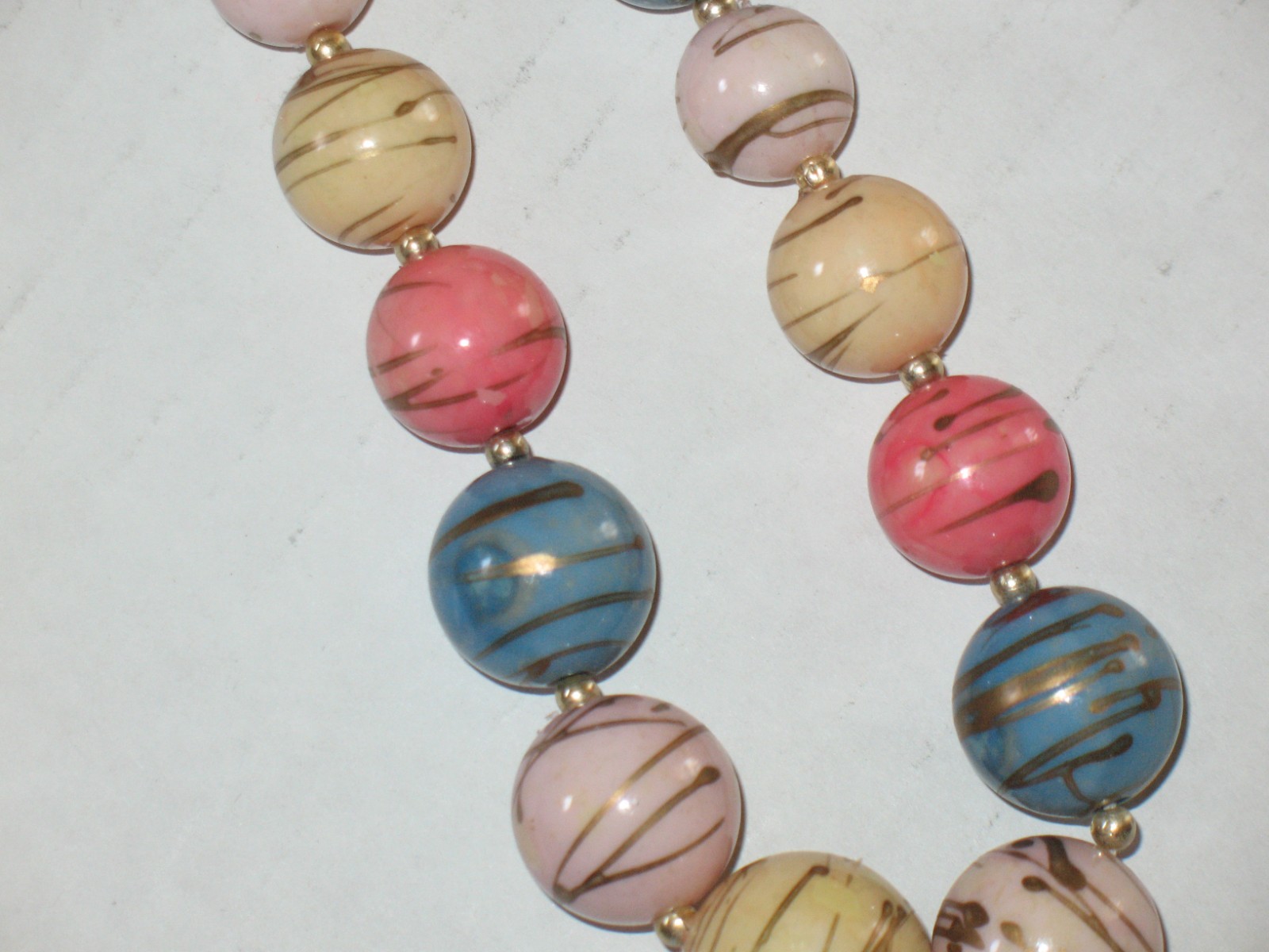 vintage 12″ COSTUME NECKLACE~ COLORFUL BALLS w/ GOLD LINES ~ NICE