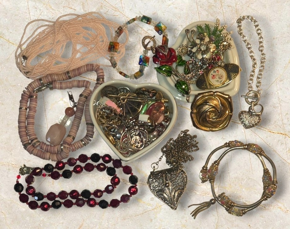 SWEETHEART LOT! 36-Pc Vintage Jewelry Heart Sterl Rings Trinket Dish Signed Avon
