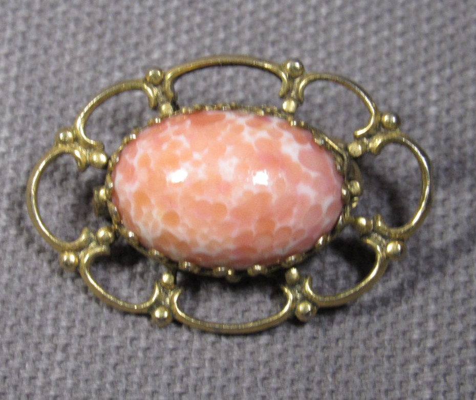 Pin Brooch 1.25″ with Salmon Colored Oval Stone Yellow Plated Vintage 1960s
